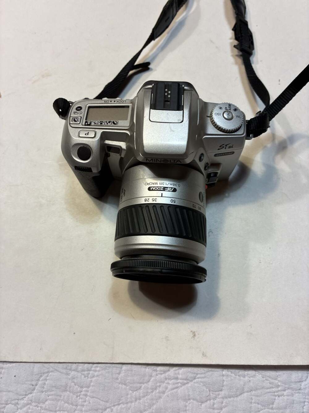 minolta qtsi maxxum 35mm Film Camera W 35-80 AF Lens Works Good